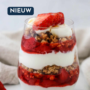 Strawberry yoghurt parfait