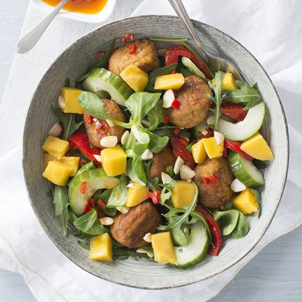 Salade met falafel en mango